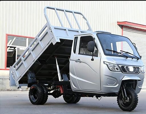 Skuter kargo roda tiga bermesin bensin 300cc dengan kapasitas muatan 1500 kg dan mesin berpendingin air