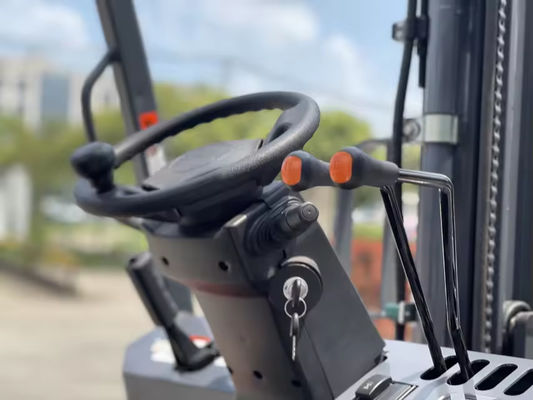 Forklift 5 Ton dengan Mesin Jepang untuk Dijual