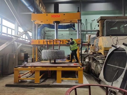 XDEM 260T Percetakan Ban Hidraulik Untuk Pertambangan Ban OTR Ban Truk Pertambangan Ban 23.5R25 29.5R25 35/65R35 45/68R45