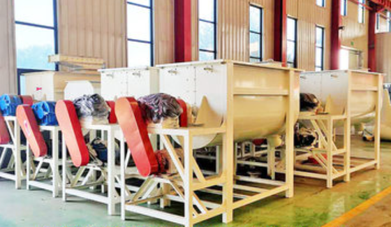 Horisontal Anti-korosi Mixer pakan ternak Low Maintenance Mesin pencampuran pakan peternakan dengan tepi bulat yang aman