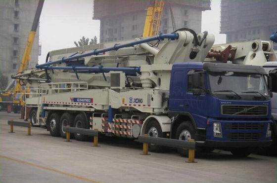 1800r / Min 52m Mesin Konstruksi Jalan Truk Pompa Beton